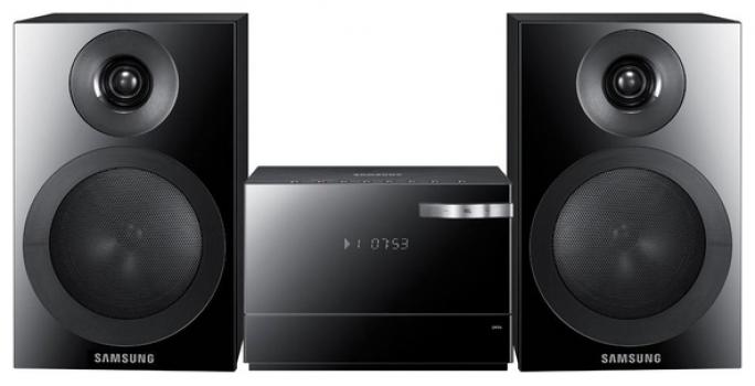 <p><strong>Samsung MM-E320D</strong></p>